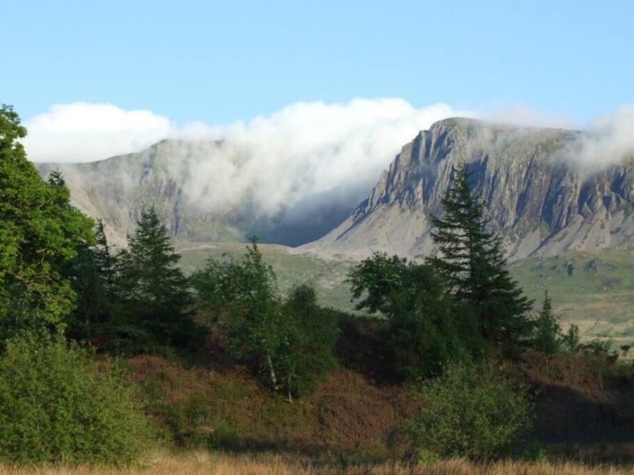 Pandy Farmhouse - Panoramic Mountain Views Within Snowdonia'S National Park - 4X4 Recommended Dolgellau Exterior photo